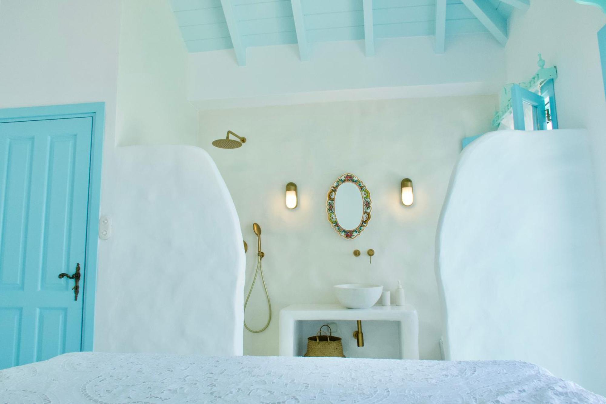 Salt Retreat - Seafront Villa Chalki Town Exterior foto