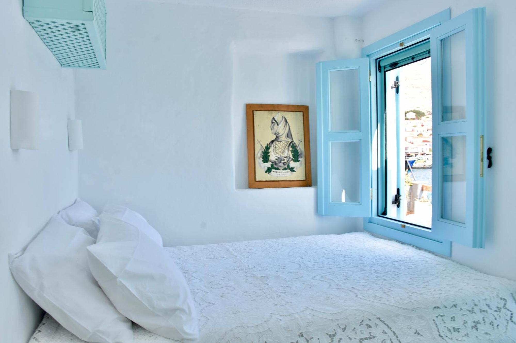 Salt Retreat - Seafront Villa Chalki Town Exterior foto