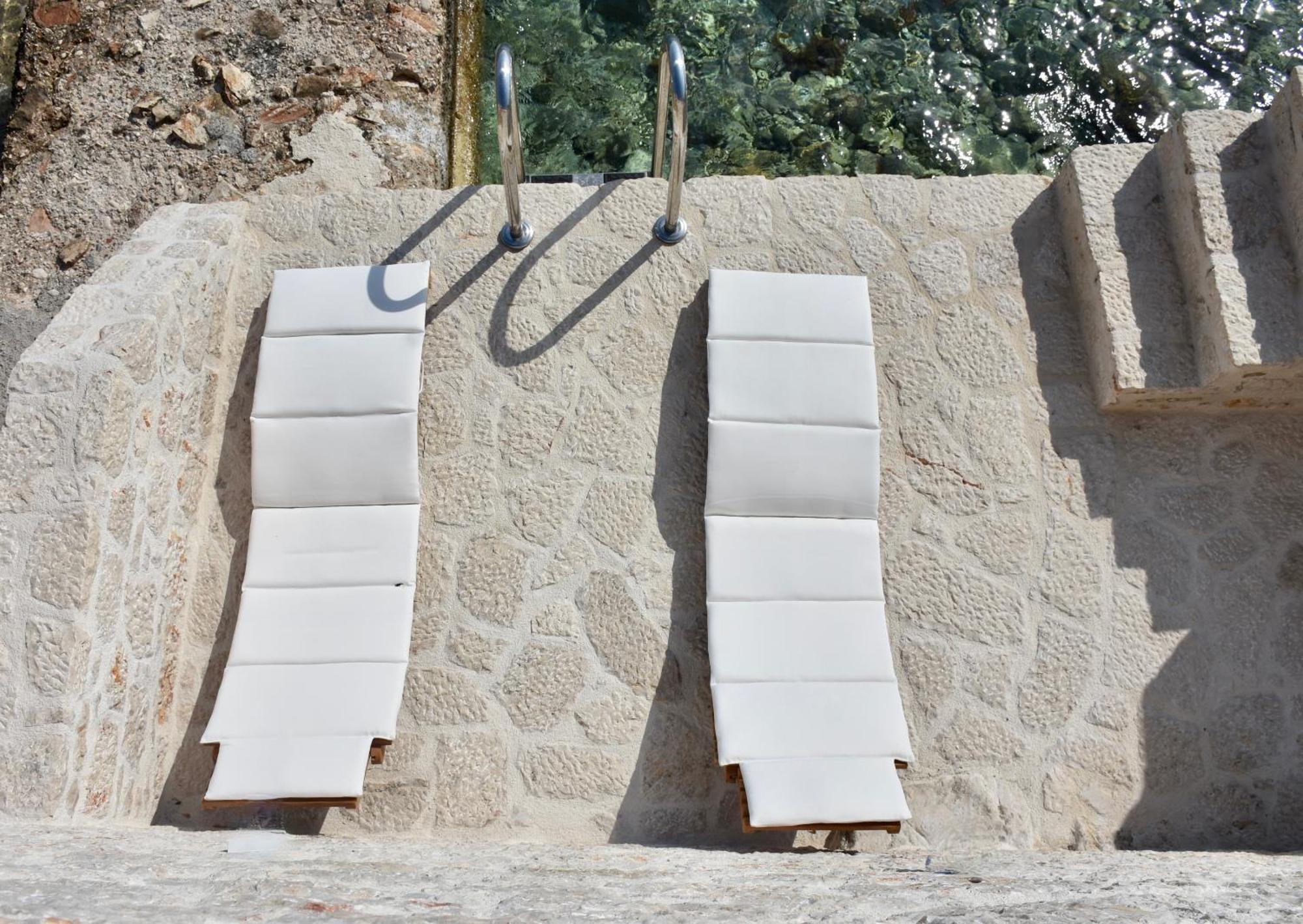 Salt Retreat - Seafront Villa Chalki Town Exterior foto
